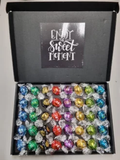 Chocolade Ballen Proeverij Pakket Groot | 40 Stuks Lindt Chocolade Met Mystery Card 'Enjoy The Sweet Moment' Met Persoonlijke (video)boodschap | Chocoladepakket | Feestdagen Box | Chocolade Cadeau | Valentijnsdag | Verjaardag | Moederdag | Vaderdag